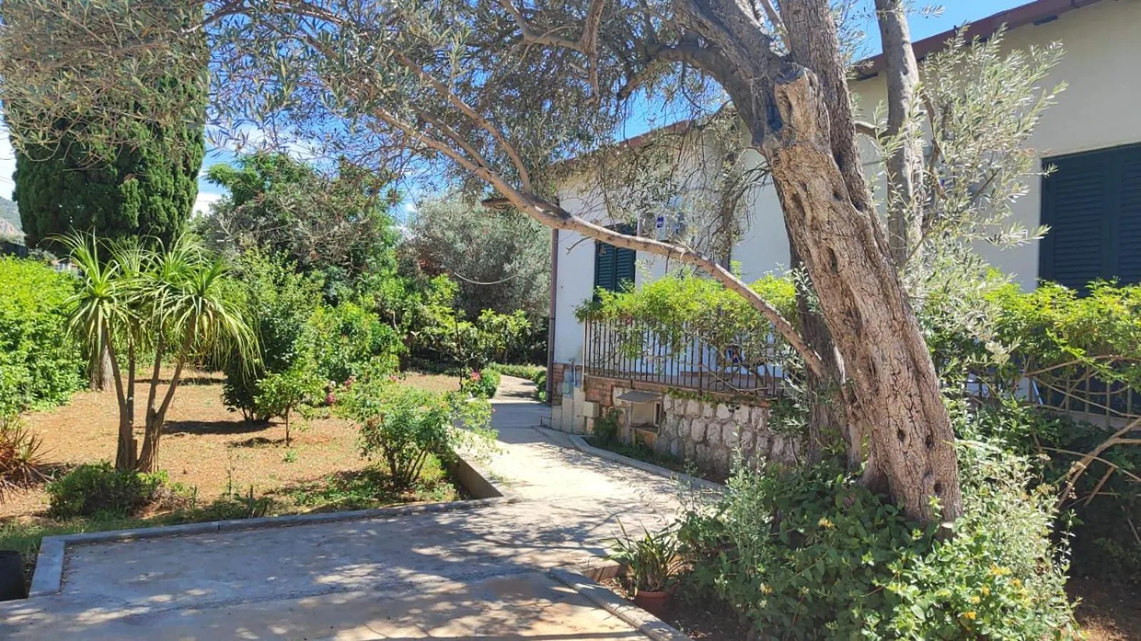 Villa Serrano Palermo
